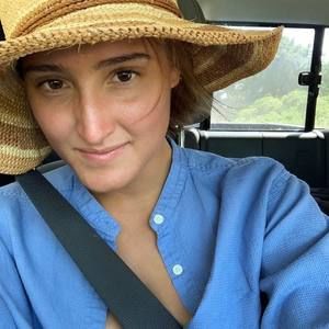 Meet your Posher, Claudia